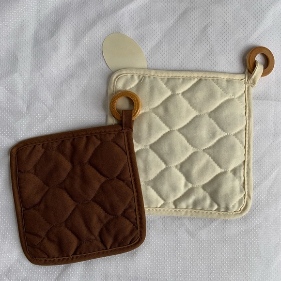 ✨SOLD✨ Set of 2 Mushroom Potholders - NWT - Picture 6 of 6